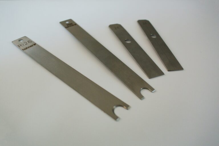 Stitch pusher blades for Nagel stitching folding machines