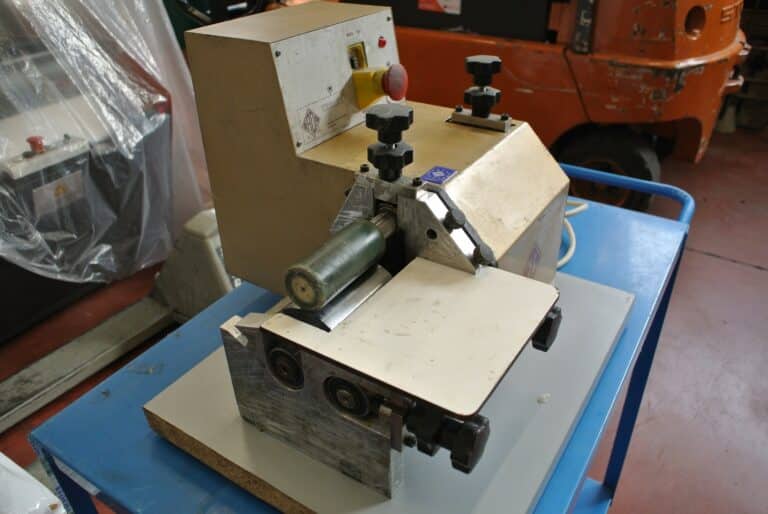 Edge Gluer machine