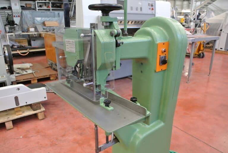 Stitching machine Bizzozero 108 E